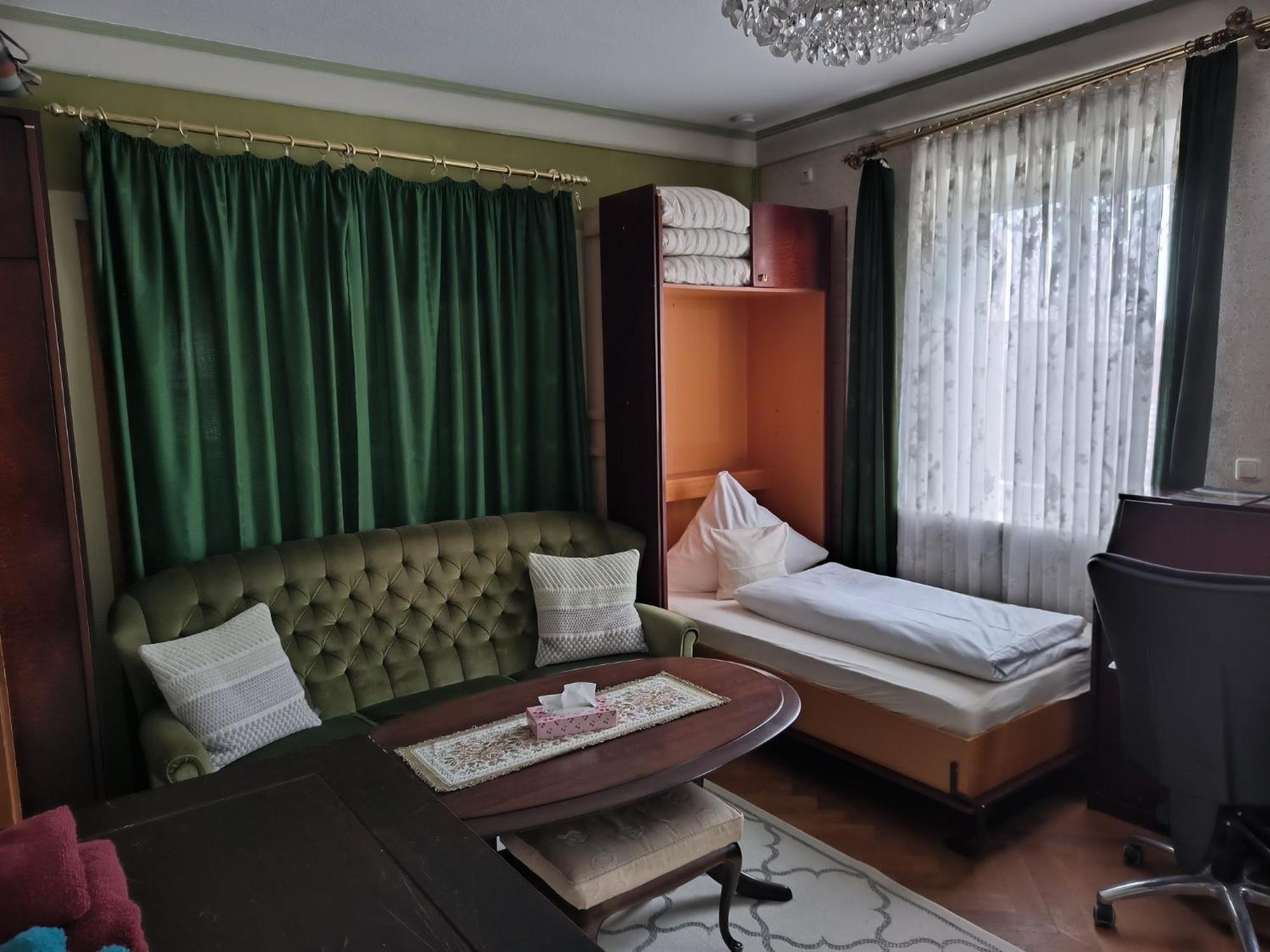 Pension Haus Gertrud Donauwörth エクステリア 写真
